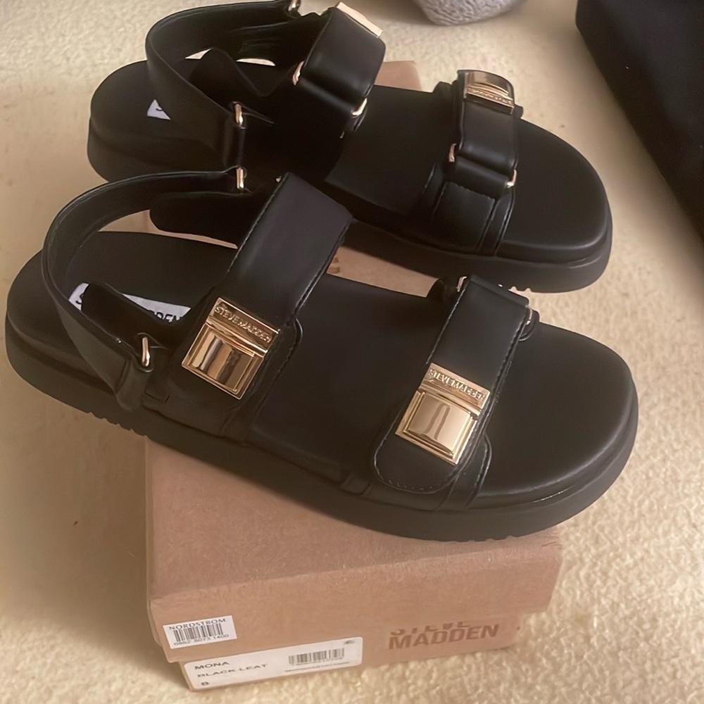 Brand new Mona Black Leather size 8 STEVE MADDEN WOMENS Sandels